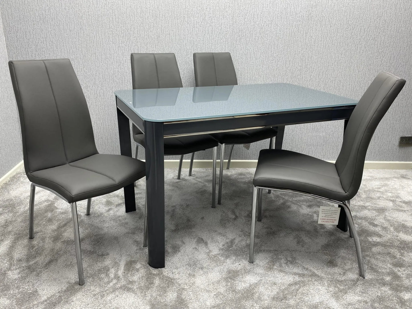 Morano Dining Set with 4 Carlo Chairs
